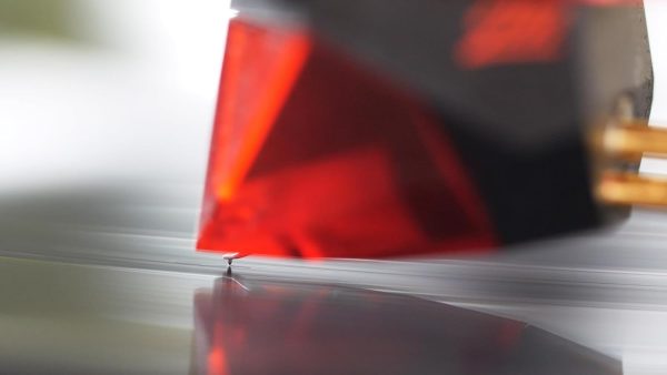 Ortofon 2M Red Moving Magnet Phono Cartridge - Image 2
