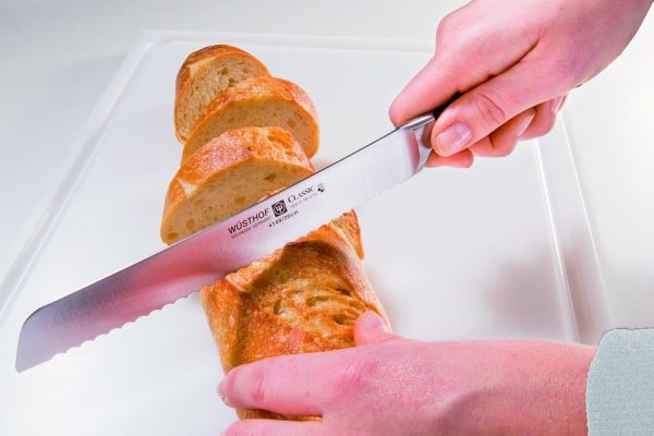 WÜSTHOF Classic 8-inch Bread Knife - Image 2
